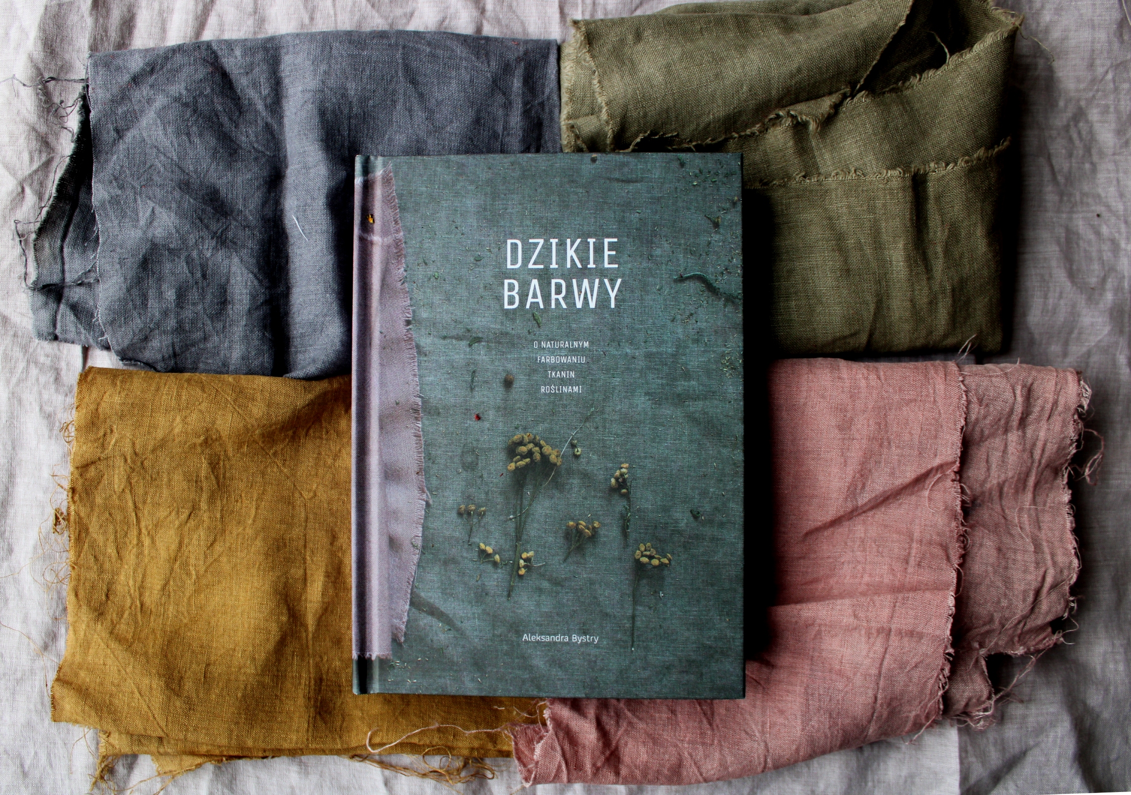 Dzikie barwy. O naturalnym farbowaniu tkanin roślinami - Aleksandra Bystry